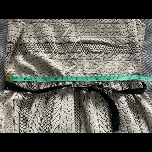 Short belted dress. Nice fabric. Neutral colours. - Picture 6 of 6